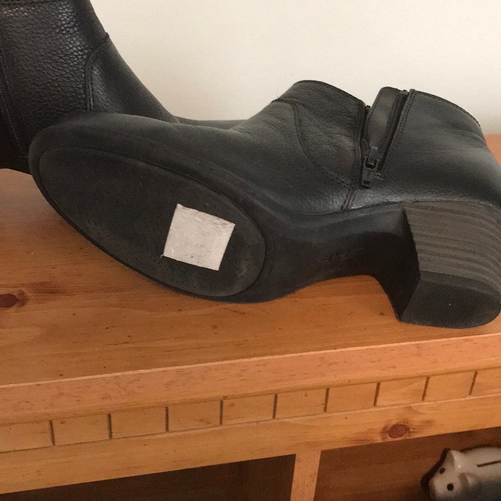 Clarks Ultimate Comfort Black Ankle Booties! Sz 8 - Picture 6 of 8